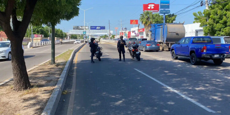 Tras persecución arrojan ponchallantas en Av. Lola Beltrán en Culiacán