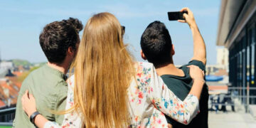 Prácticas seguras que debes tener en cuenta al publicar fotos en redes sociales