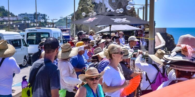 El crucero Ruby Princess llega a Mazatlán con más de 2 mil pasajeros