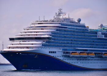 El crucero Carnival Firenze llega a Mazatlán con más de 4 mil pasajeros a bordo