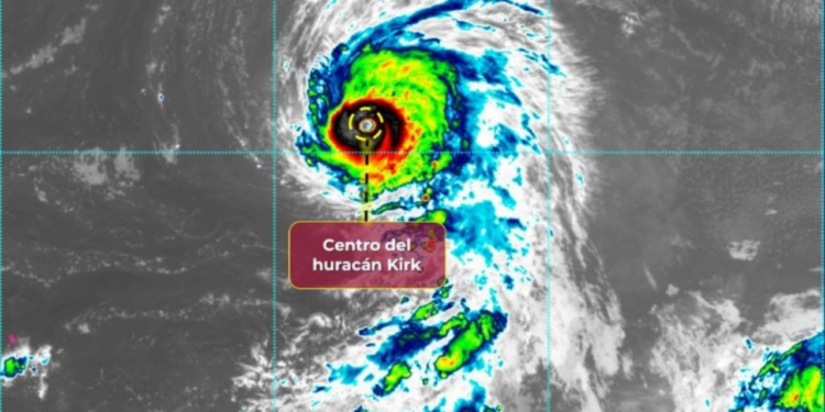 Huracán Kirk cobra fuerza y se intensifica a categoría 4: ¿Cómo afectará a México?