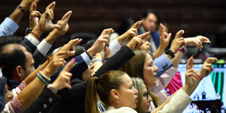 Diputados del PAN arremeten contra Morena: “Para el crimen organizado abrazos, para ministros balazos”