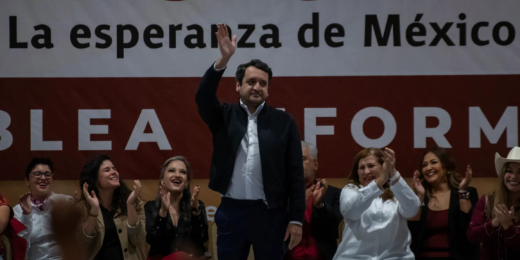 López Beltrán aparece por primera vez como secretario de Morena