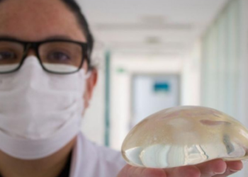 IMSS brinda implantes mamarios a mujeres sobrevivientes de cáncer de mama