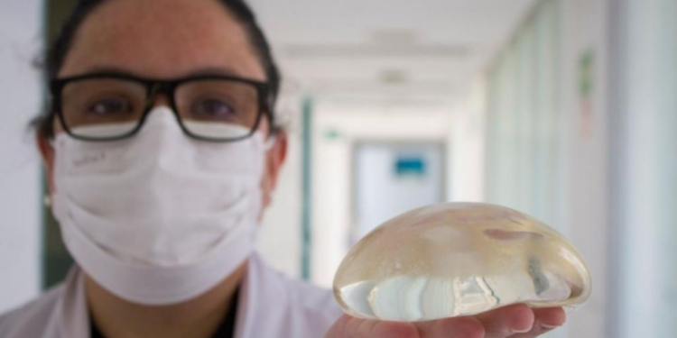 IMSS brinda implantes mamarios a mujeres sobrevivientes de cáncer de mama