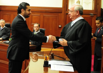 Magistrado Gómez Fierro, que frenó varias reformas a AMLO, presenta su renuncia al PJ