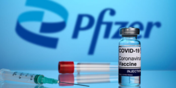 Cofepris autoriza vacuna actualizada contra covid-19 de Pfizer