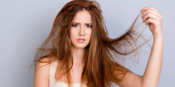 El asombroso remedio con vinagre de manzana para eliminar el frizz del cabello