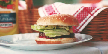 SEP presenta programa de salud para prohibir la ‘comida chatarra’ en escuelas