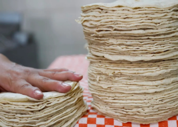 Gobierno promete bajar el precio de la tortilla en 10 % y autosuficiencia en maíz y frijol