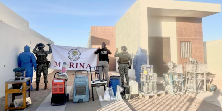 Descubren narcolaboratorio de fentanilo al interior de una casa en Sonora; esto encontraron