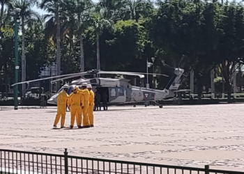 Con dos helicópteros, inicia instalación de exposición militar en Palacio de Gobierno