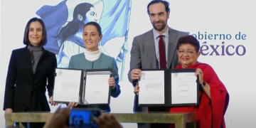 Sheinbaum firma decreto que devuelve a PEMEX y CFE su carácter de empresas públicas del Estado