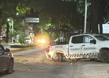 Elementos de la Guardia Nacional chocan contra camioneta en Villahermosa, Tabasco; llevaban neveras con cerveza