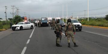 Localizan dos cuerpos sin vida en la Maxipista Mazatlán-Culiacán