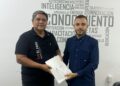 Óscar Tirado Bernal se registró como candidato a la vicepresidencia de AMPI Mazatlán.