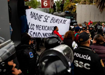 Trabajadores del Poder Judicial protestan en el Autódromo Hermanos Rodríguez; policía encapsula a los manifestantes
