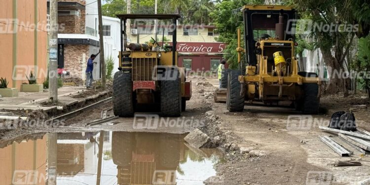 Disculpe las molestias, hombres ¿trabajando?; Colector Jabalines Norte no muestra avance a un mes de su última supervisión