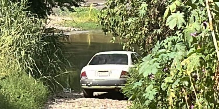 Localizan hombre sin vida adentro de un automóvil en El Barrio en Culiacán