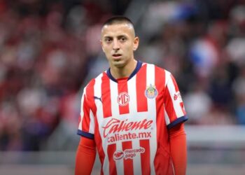 Roberto “El Dinamita” Alvarado, el nuevo apodo del jugador de Chivas tras la polémica del petardo