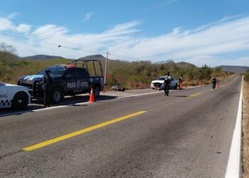 Localizan a mujer sin vida junto a la carretera Culiacán-Mazatlán en San Ignacio