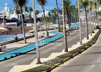 Comerciantes y transportistas sufren afectaciones por cierre de Av. Del Mar