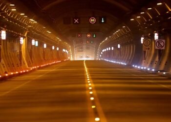 Bajan a pasajeros de autobús y se llevan la unidad con todo y chofer en el túnel “el Sinaloense” de la carretera Durango-Mazatlán