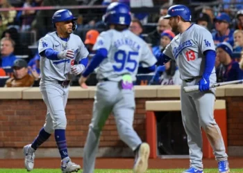 Los Dodgers apalean a los Mets y se ponen a un juego de instalarse en la Serie Mundial