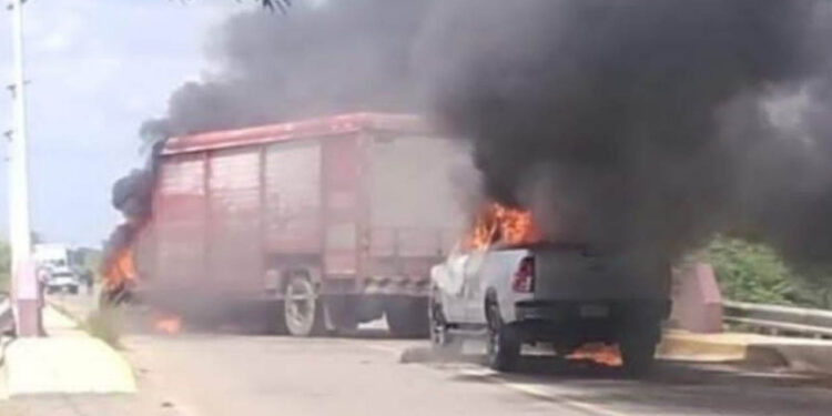 Tabasco vive jornada violenta, queman autos y comercios