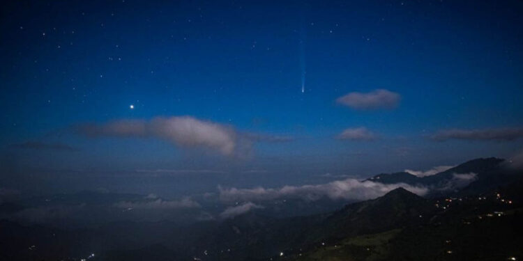 Fotógrafo mexicano logra captar las imágenes más bellas de El Cometa del Siglo