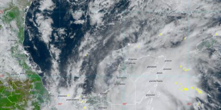 Tormenta tropical ‘Nadine’ toca tierra en Belice: ¿Qué estados en México tendrán lluvias intensas?
