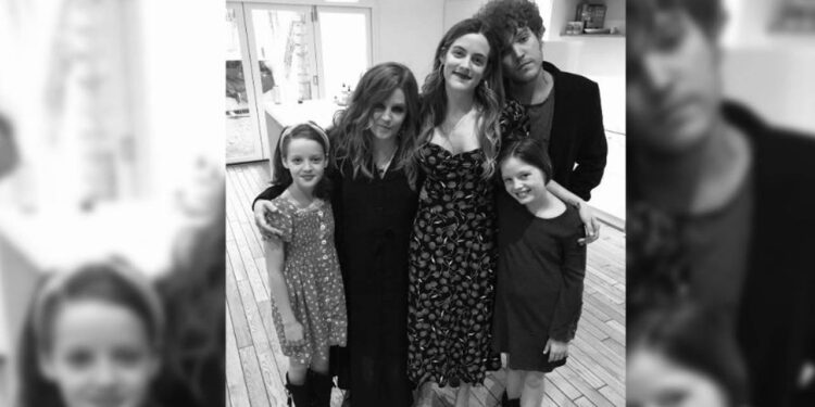 Lisa Marie Presley congeló el cadáver de su propio hijo durante dos meses