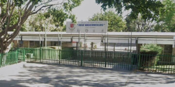 Muere adolescente mientras jugaba básquetbol en secundaria