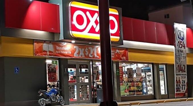Sujetos roban un OXXO en Culiacán; los delincuentes son detenidos