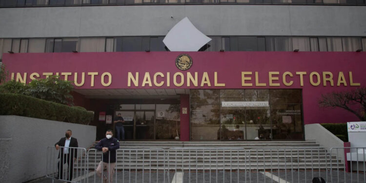 INE urge al TEPJF pronunciarse sobre suspensiones contra la reforma judicial