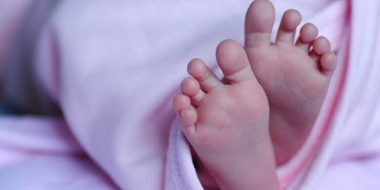 Hallan a bebé robado en Puebla; se lo llevaron hombres armados y así lo encontraron unos peatones