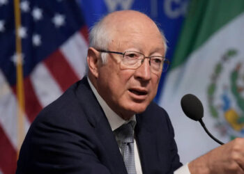 “Sí hemos tenido comunicación con la FGR”, dice Ken Salazar sobre detención de ‘el Mayo’