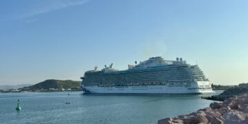 Arribo del crucero “Discovery Princess” activa turismo en Mazatlán