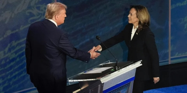 Kamala Harris y Donald Trump llegan a la elección empatados en las encuestas; se disputan siete estados clave