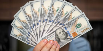 Dólar llega 21.13 pesos al menudeo; su nivel más alto en más de dos años