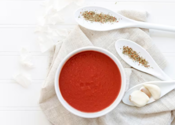 El neutralizador de la acidez para la salsa de tomate; advierten del uso de azúcar