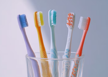 Conoce los virus que viven en los cepillos de dientes, en la regadera y las enfermedades que generan