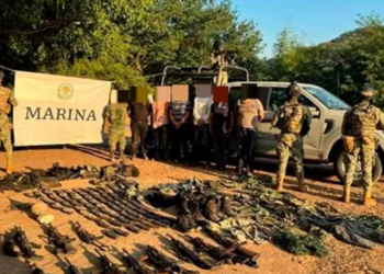 Semar detiene a siete personas con armamento en Sinaloa