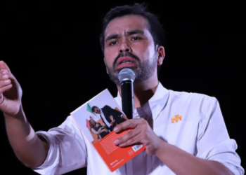 Jorge Álvarez Máynez se registra como candidato a dirigente nacional de Movimiento Ciudadano