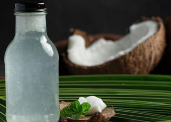 Toma agua de coco para fortalecer tu sistema inmune y limpiar el riñón