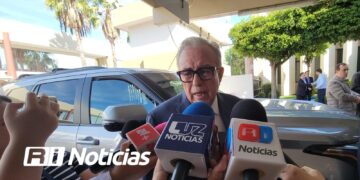 Rubén Rocha Moya Apoya el Regreso de Jesús Madueña Molina como Rector de la UAS