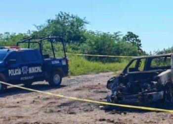 Localizan camioneta calcinada con un cuerpo tras enfrentamiento en San Marcos Otatitan, El Rosario