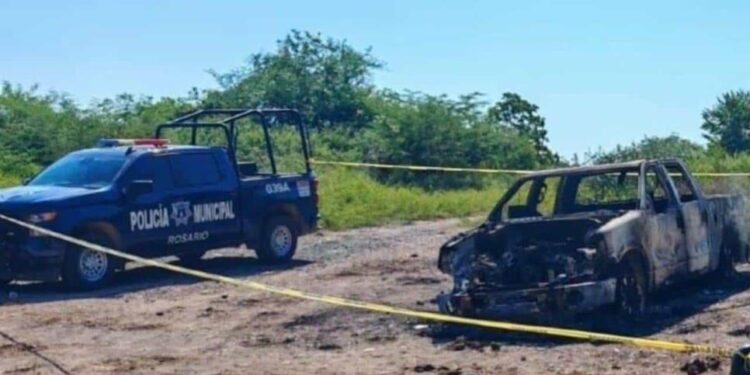 Localizan camioneta calcinada con un cuerpo tras enfrentamiento en San Marcos Otatitan, El Rosario