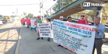 Derechohabientes del ISSSTE en Mazatlán se manifiestan por cancelación de cirugías