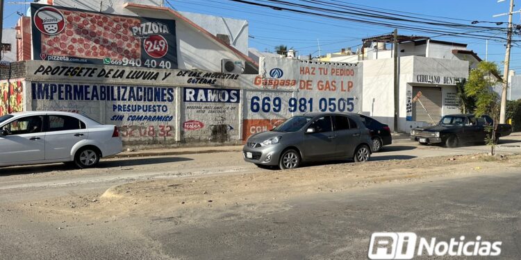 Tras casi 3 meses cerrada, constructora abre “a medias” Av. Mazatlán; los trabajos continúan
